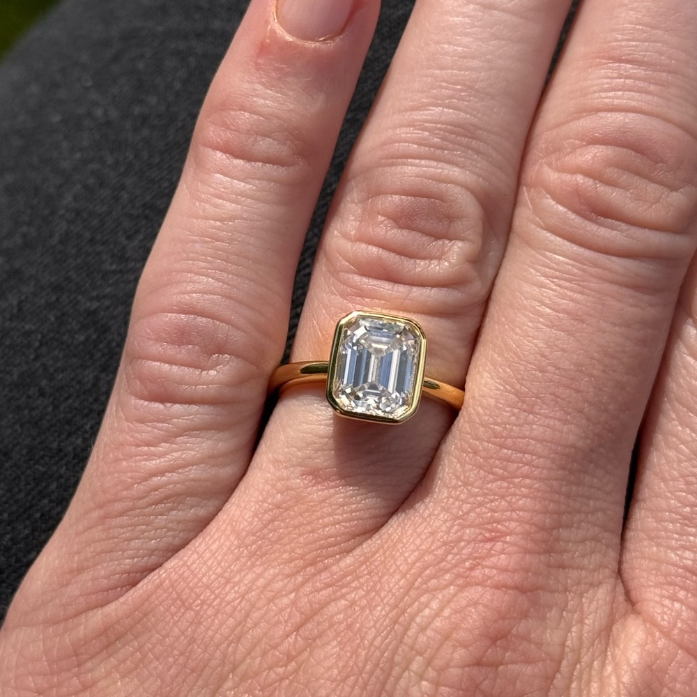 Elegant 3 carat engagement ring